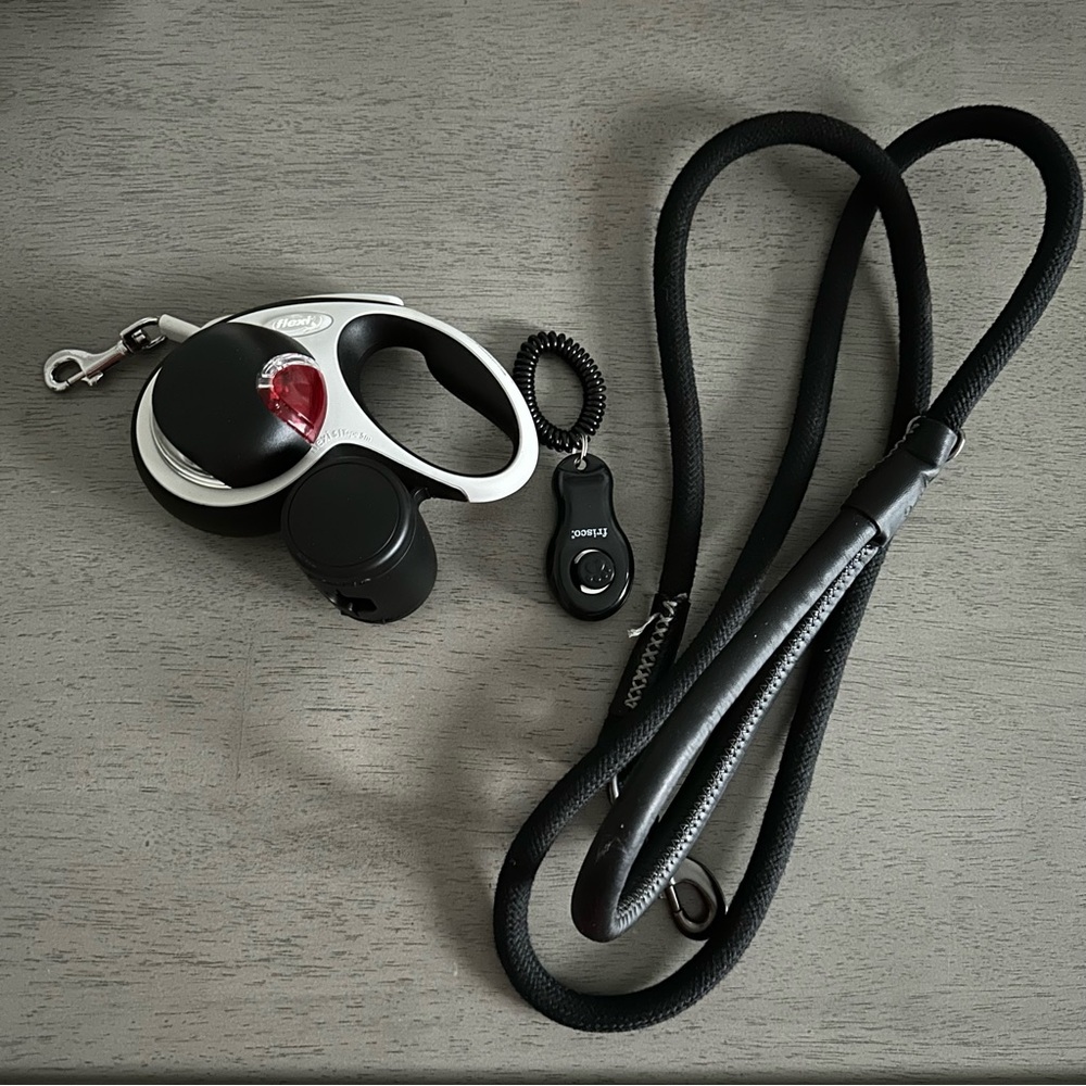 Flexi Comfort Retractable Dog Leash LED Light And Multibox Treat Poop Bag Holder